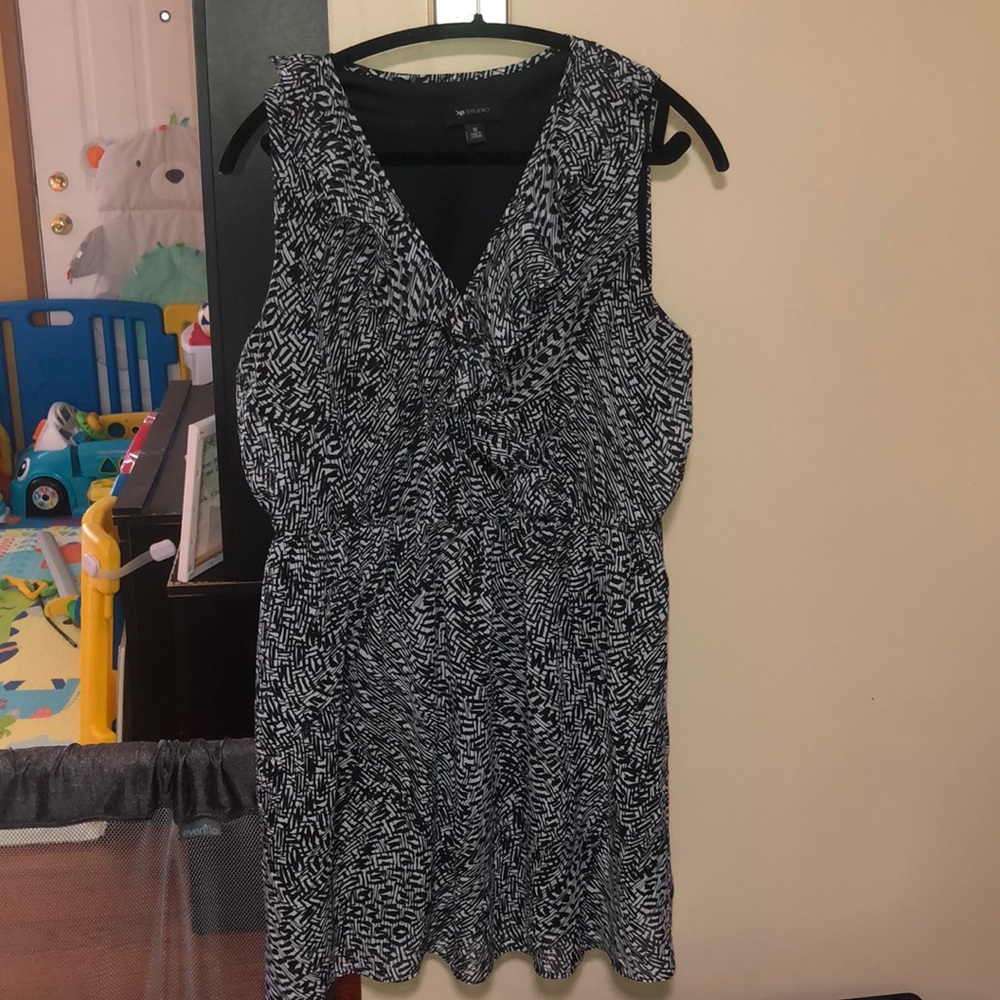 Midi blouse dress black and white pattern